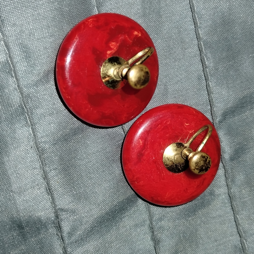 Beautiful vintage red stone clip on earrings - Picture 3 of 7